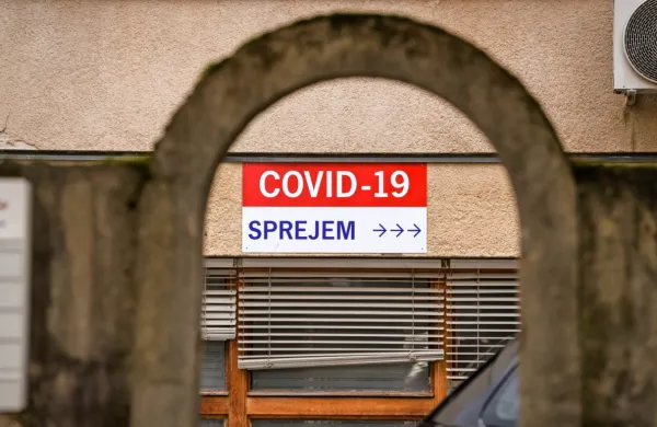 V soboto potrdili 520 okužb