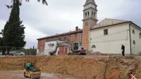 Gradbena jama za novo župnišče je izkopana. 