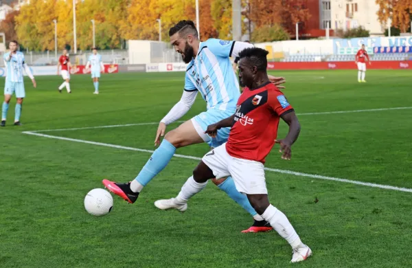 Nejc Mevlja (z žogo) postaja tudi napadalni adut Novogoričanov. 
Tako je bilo tudi na prvi tekmi s Sežanci v športnem parku, kako bo 
danes?