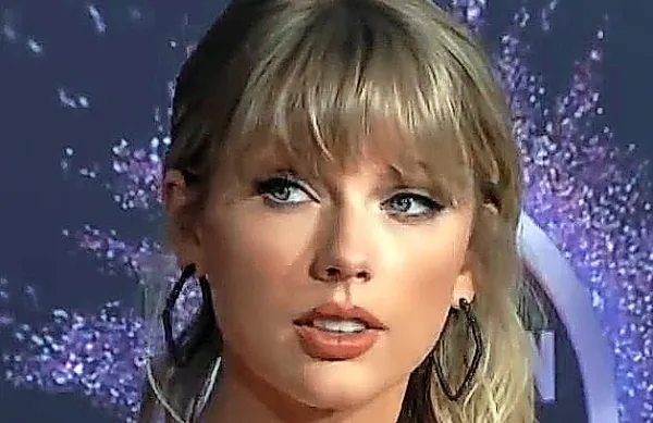 Taylor Swift je na nedeljski 63. podelitvi glasbenih nagrad grammy 
postala prva glasbenica v zgodovini, ki je trikrat osvojila nagrado 
za najboljši album leta. Foto vir: Wikipedia
