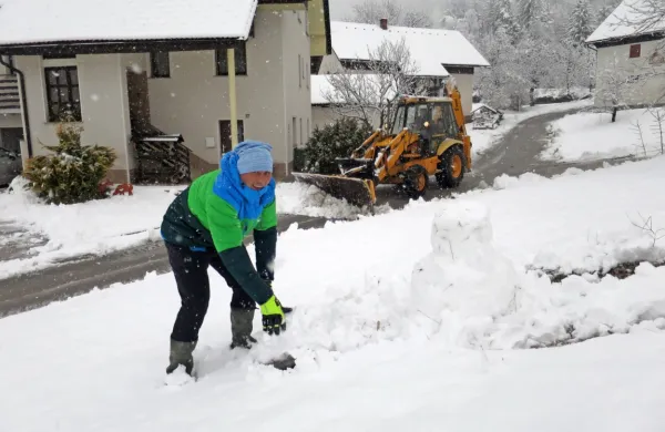 Snega je dovolj za igro, a preveč za stro&scaron;ke