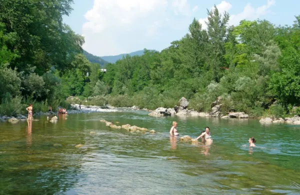  Tudi na Občini Kanal so prepričani, da lahko turiste privabi tamkajšnja narava, na primer kopališče 
v Kanalu in še dve niže ob toku Soče. 