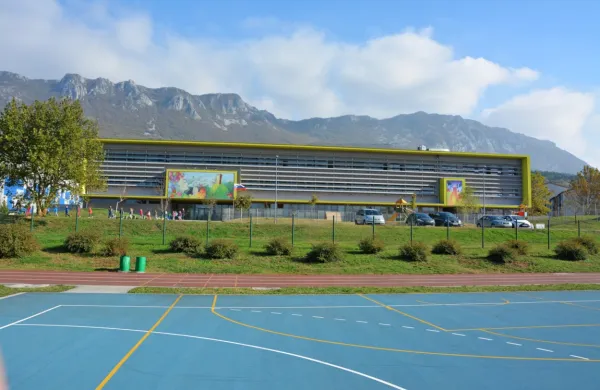 Ob stavbi OŠ Šturje bodo do leta 2023 zgradili prizidek z 
učilnicami, športno dvorano, razdelilno kuhinjo in jedilnico.