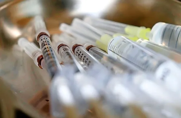 Strokovnjaki WHO cepivo Johnson & Johnson priporočajo tudi v državah z različicami virusa