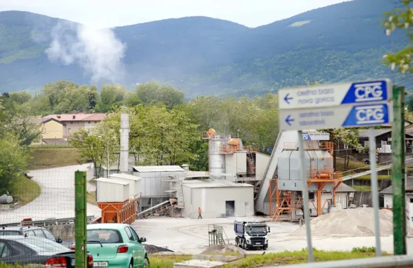 Tudi svetniki so oglašali, naj se občina s  Kolektorjem CPG dogovori 
o selitvi asfaltne baze. 