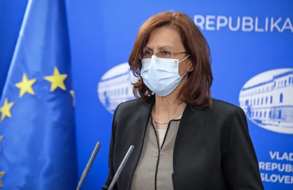 Delež angleške različice novega koronavirusa eksponentno narašča, v prejšnjem tednu se je število primerov te različice 
podvojilo na skupaj 511, je danes povedala direktorica NLZOH 
Tjaša Žohar Čretnik.
