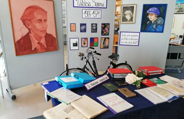 Od danes je  v Knjižnici Makse Samsa na ogled razstava, posvečena 
domači pesnici. 