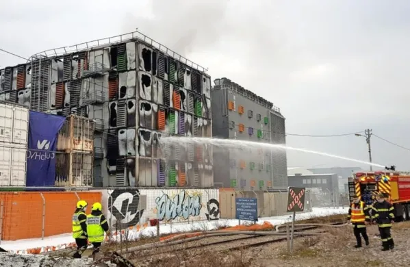 Ena hala s strežniki OVHClouda je pogorela do tal, druga delno.