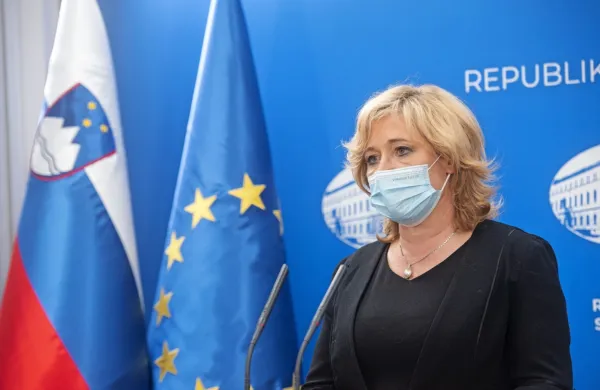 Najpogostejši stranski učinki po cepljenju proti covidu-19 primerljivi z drugimi cepivi, pravi zdravnica Simona Repar Bornšek iz 
Zdravstvenega doma Ljubljana. 