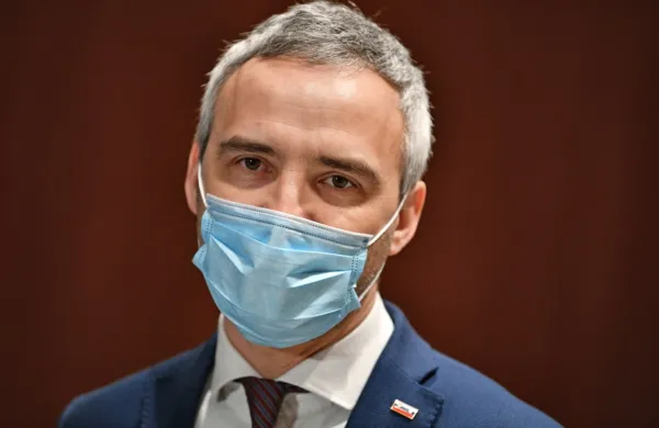 Minister za delo, družino, socialne zadeve in enake možnosti Janez 
Cigler Kralj je uspešno prestal interpelacijo.