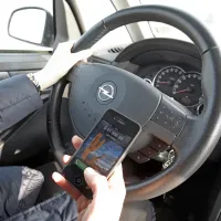 Policisti so med nadzorom odkrili tudi več voznikov, ki so med 
vožnjo telefonirali. 