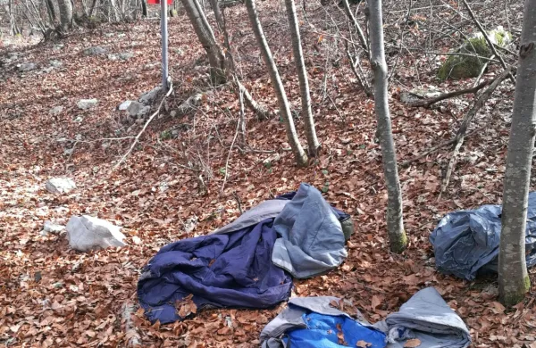 Po smeteh sodeč prehod za divjad uporabljajo tudi migranti.