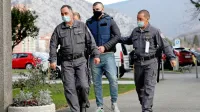 Jasmin Suljić (v sredini) je včeraj ponovno opisal, kako je preživel 
večer pred tragedijo v Bovcu.