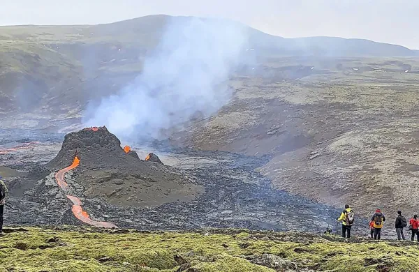 Na Islandiji blizu Reykjavika izbruhnil vulkan