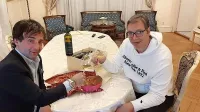 Kavčič je koprsko malvazijo nesel k Vučiću