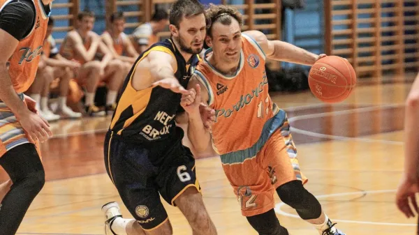 Andraž Rogelja (z žogo) je bil v soboto najboljši posameznik 
Portoroža.