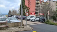 Kolesarnico za izposojo električnih koles bodo uredili tudi na ploščadi garažne hiše na Markovcu. 