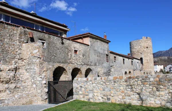 Občina bo sanirala &scaron;e del obzidja