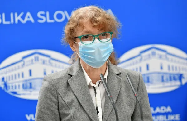 “Epidemiološke razmere v svetu in v Sloveniji se  zaostrujejo,” je 
opozorila Eva Grilc, epidemiologinja iz NIJZ.