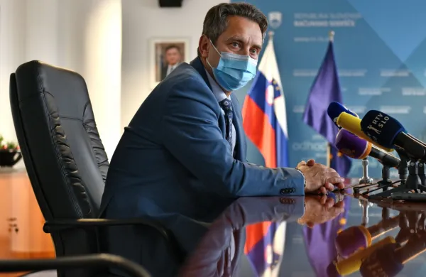 Predsednik računskega sodišča Tomaž Vesel je za 24ur dejal, da si 
ne zna predstavljati, kaj točno bi lahko zanimalo kriminaliste in 
kaj bi bilo lahko problematično.