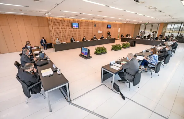 Predsednik republike Borut Pahor je na Brdu pri Kranju pripravil 
konferenco o osnutku nacionalnega načrta za okrevanje in 
odpornost po epidemiji. 
