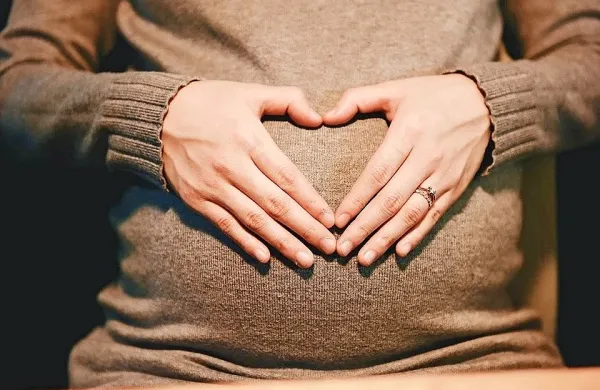 Cepivi Pfizer/BioNTech in Moderne proti covidu-19 sta učinkoviti 
tudi pri nosečnicah in doječih materah, njihova protitelesa pa se 
potem lahko prenesejo na dojenčke, kaže raziskava.