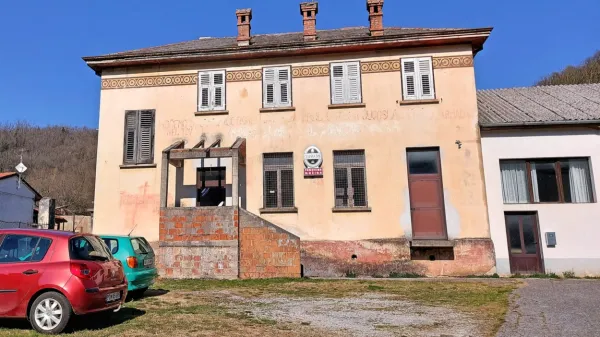 KS išče zasebnika, s katerim bi prenovila nekdanjo šolo in jo znova 
napolnila z vsebinami, ki jih krajani potrebujejo. 