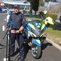 Prometni policist Klemen Pirman je opozoril, da morajo motoristi poskrbeti za dobro vidnost, med 
drugim tudi z ustrezno barvo čelade in oblačil. 