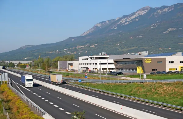 Občina Ajdovščina ohranja enega najnižjih komunalnih prispevkov v regiji.  