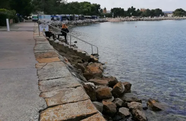 Nevaren del pe&scaron;poti ob morju