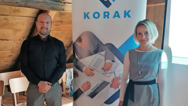 Koordinatorka Erika Švara in predavatelj Igor Panjan z LU  
Postojna, ki  se je pridružil Centru za razvoj kadrov Korak.  