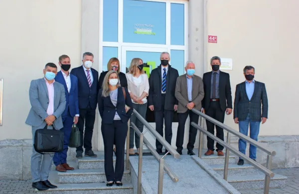 Župani in podjetniški inkubator so sporazum podpisali ob podpori 
predstavnikov gospodarskega ministrstva.