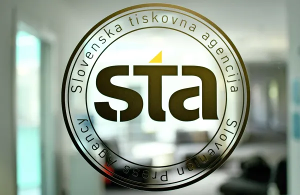 Nadzorni svet STA poziva vlado, naj nemudoma poplača obveznosti do agencije