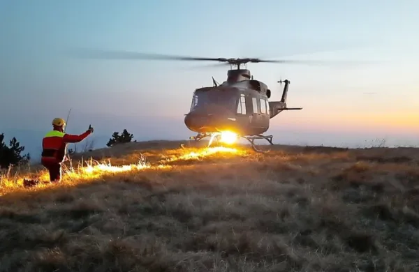 Poškodovano padalko so z vojaškim helikopterjem  odpeljali v 
ljubljanski klinični center. 