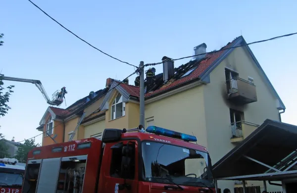  V stanovanju s številko 9 je zagorelo zaradi pozabljene hrane na 
štedilniku.