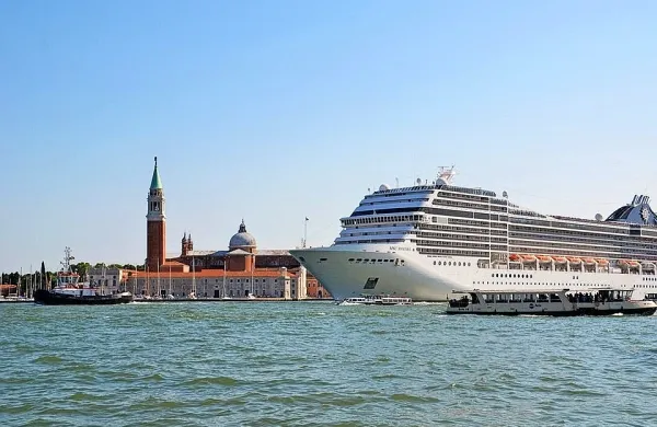 Italijanska vlada za vedno prepovedala vplutje križark v sredi&scaron;če Benetk