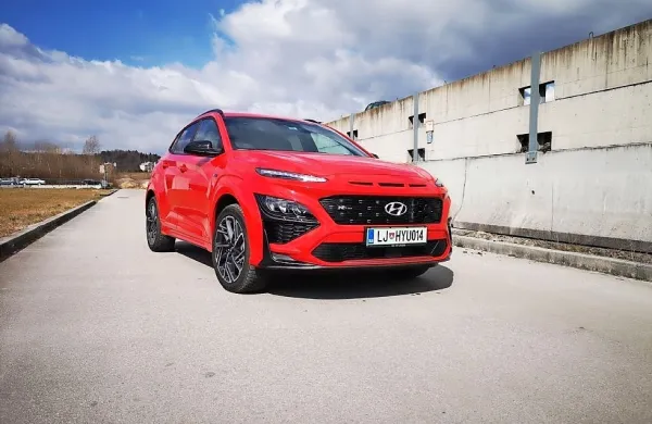 Hyundai pri koni po novem ponuja tudi nekoliko bolj športni 
značaj v obliki paketa N-line.

