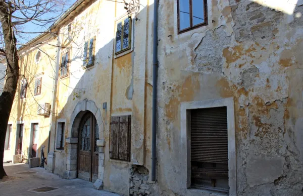 Iz Rustjeve hiše kruha bo čez dobro leto dni spet  dišalo po ajdovski žemlji in sladkih kiflih. 