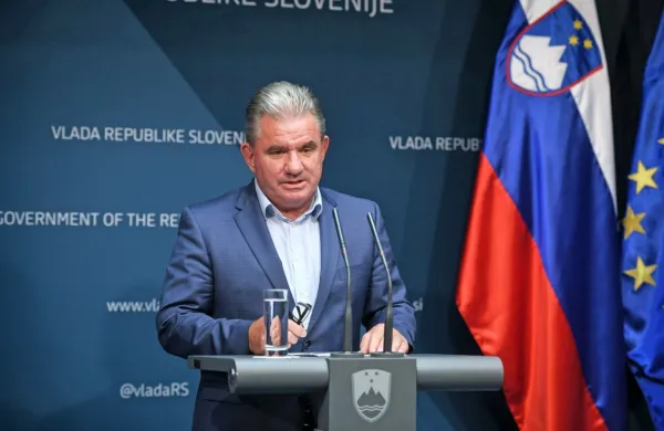 ATVP je ustavila postopek, ki ga je vodila proti ministru za okolje 
in prostor Andreju Vizjaku zaradi suma zlorabe notranjih informacij pri lanskem nakupu delnic Petrola.