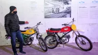  Neumoren zbiratelj Tomosove dediščine Stevo Vujić ponosno 
pove, da so vsi razstavljeni  motorji originalno ohranjeni.