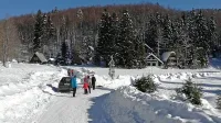  Občina Ilirska Bistrica bo  prodajala parcele na Sviščakih, kjer 
stojijo počitniške hišice, cene se gibljejo med 25 in 32 evri za 
kvadratni meter. Iztržen denar ne bo vložila nazaj v Sviščake.