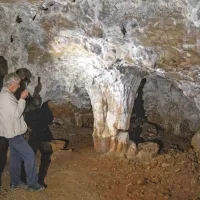 Ruska jama  je bila sprva  namenjena  skladiščenju razstreliva,  leta 1915  pa so  v njej namestili ruske vojne ujetnike.   