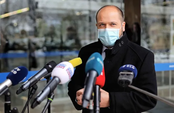 Minister za zdravje Janez Poklukar je danes obiskal infekcijsko 
kliniko UKC Ljubljana. 