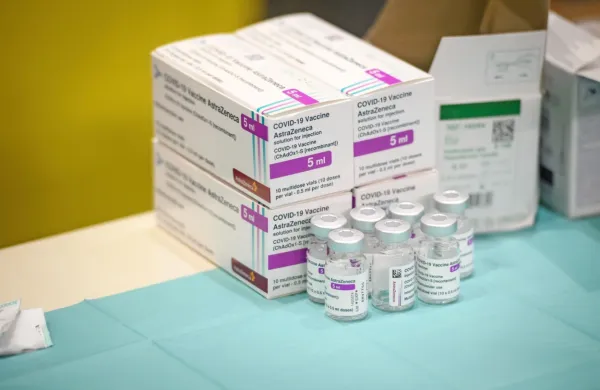 Visoki predstavnik Evropske agencije za zdravila je  potrdil povezavo med cepivom proti covidu-19 podjetja AstraZenece in 
krvnimi strdki. Ni pa še jasno, kaj povzroča tovrstno reakcijo.