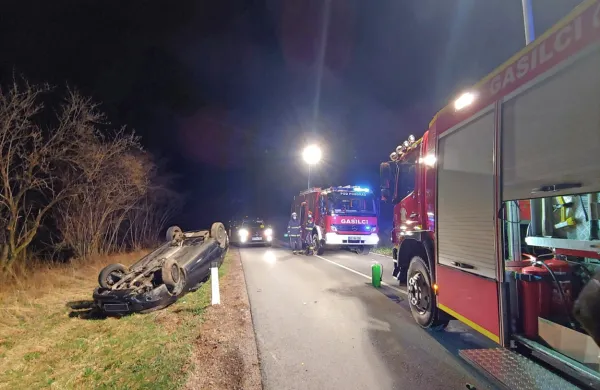 Pijan z avtom zletel s ceste