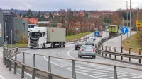 V KS Bertoki opozarjajo, da težka tovorna vozila že zdaj  obremenjujejo in uničujejo   prometnice.
