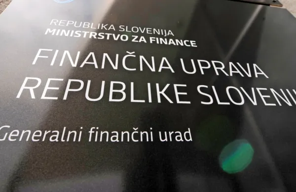 Mesečni temeljni dohodek je danes prejelo 36.970 upravičencev v 
skupni višini 44,2 milijona evrov. 