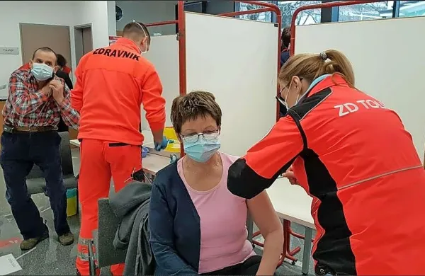 Včeraj so cepili &scaron;e 550 prebivalcev