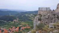 Utrdba San Sergio je izjemna razgledna točka pri Črnotičah na 
Črnim Kalom. 