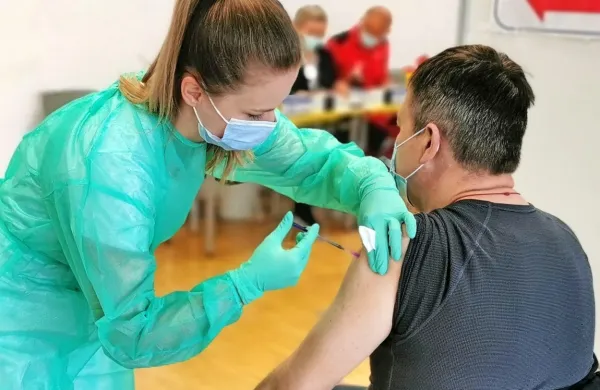 Z včerajšnjega cepljenja v Novi Gorici (foto: Ervin Čurlič /regijski 
štab CZ za severno Primorsko 